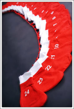 Spetebo Adventskette mit Socken - GROß - 18x20 cm