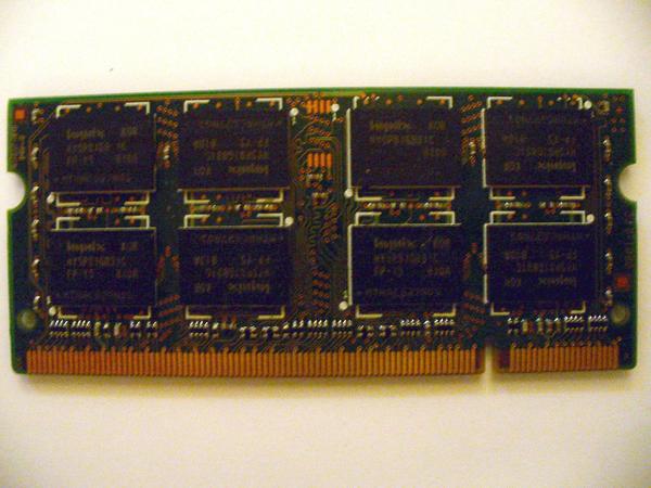 Hynix 2GB DDR2 PC2-5300 (HYMP125S64CP8-Y5) CL5