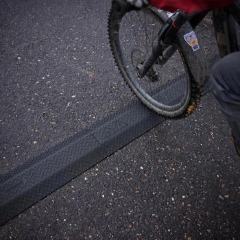 Defender XPRESS 100 BLK XPRESS Drop-over Kabelbrücke 100mm schwarz (866XP100BLK)