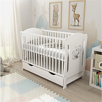Baby-Delux Babybett Lia120x60 Weiß Teddy Motiv mit Schublade und Matratze Kokos-Buchweizen