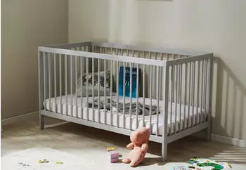 Kids Collective Babybett Gitterbett 70x140 cm höhenverstellbarer Lattenrost & herausnehmbare Sprossen stabiles Buchenholz grau