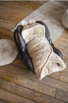 Kaiser Recy Small Einschlagdecke für Babyschalen, recyceltes Polyester, sand/cream (65304)