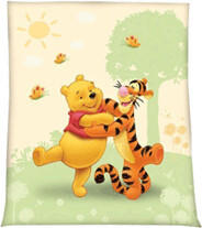 Herding Fleecedecke Winnie & Tigger tanzen (130 x 160 cm)