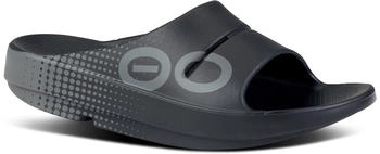Oofos Ooahh Sport Recoveryschuh schwarz weiß