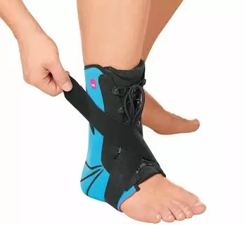 Medi Sprunggelenkorthese Levamed stabili-tri links azurblau 2