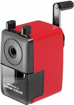 Caran d'Ache Tisch-Bleistiftspitzer mit Kurbel, rot