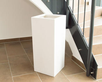 Eleganteinrichten Blumenkübel Fiberglas säule 30x30x60cm perlmutt weiß