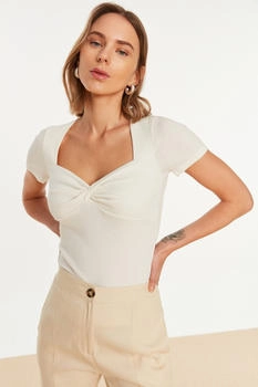 Trendyol Strickbluse Slim Fit Basic Sweetheart natur