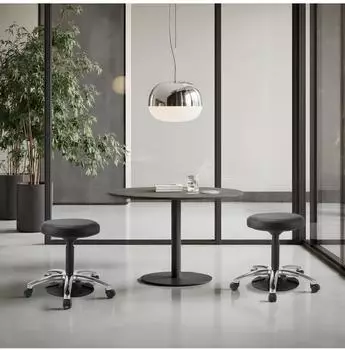 HJH Office Operator Step Drehhocker Softex, ohne Armlehnen (657712) – HJH Office Operator Step – kompakter Drehhocker für flexible Arbeitsbereiche