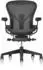 Herman Miller Aeron Größe B Komplettmodell mit Vinylpads graphite