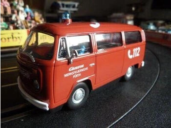 Carrera VW Bus T2b Feuerwehr – Carrera VW Bus T2b Feuerwehr – Kultfahrzeug für die eigene Rennbahn