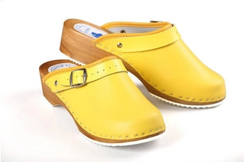 Aves-24 Wooden Shoes gelb