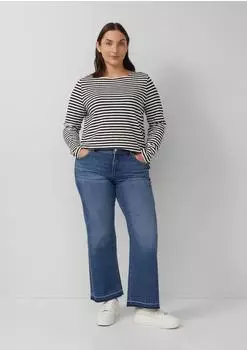 s.Oliver Jeans / Slim Fit / Mid Rise / Flared Leg / offener Saum /30 blau 2175584.56Z2.