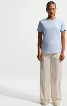 Nike Sportswear Club Essentials T-Shirt kurzarm (Damen)