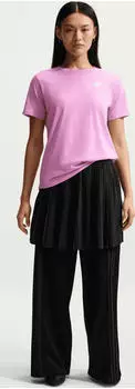 Nike Sportswear Club Essentials T-Shirt kurzarm (Damen)