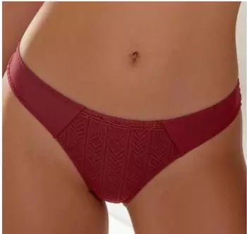 s.Oliver String aus Spitze mit Ring-Detail / rot 6010815.743.