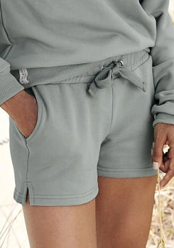 Lascana Sweatshorts aus Bio-Baumwolle salbeigrün