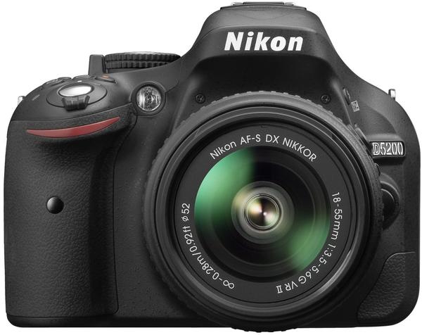 Nikon D5200 schwarz + AF-S DX 18-55mm VR II