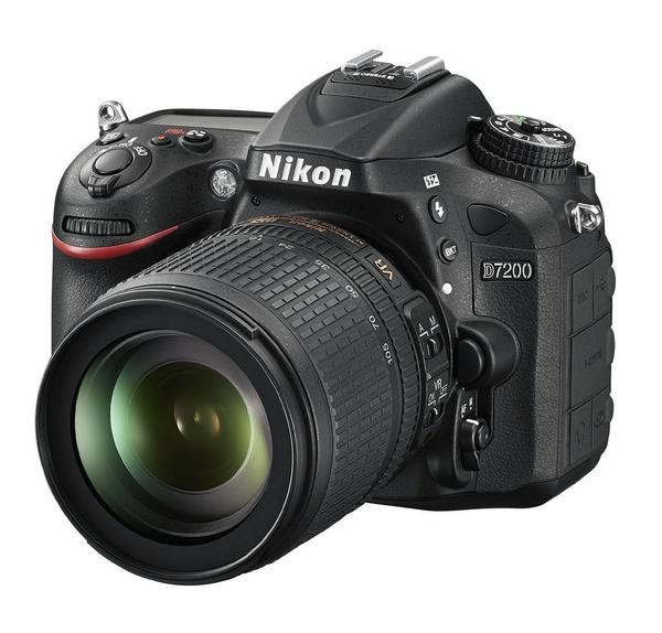 Display & Ausstattung Nikon D7200 + AF-S DX 18-105mm ED VR