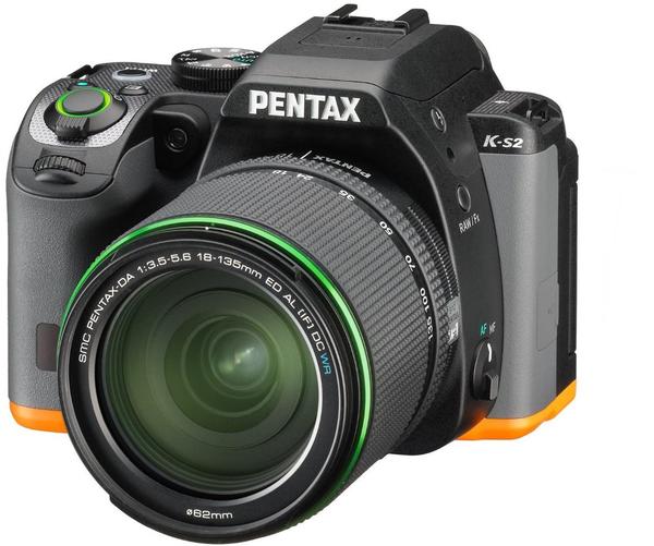 Sensor & Display Pentax K-S2 schwarzorange + DA 18-135mm WR