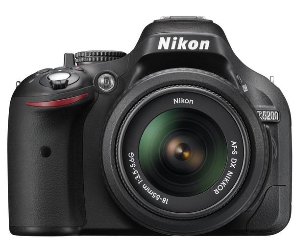 Nikon D5200 schwarz + AF-S DX 18-55mm ED II