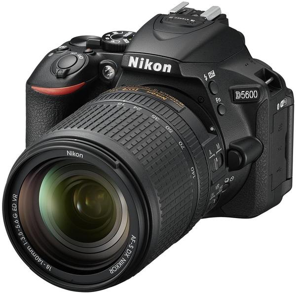 Nikon D5600 schwarz + AF-S DX 18-140mm VR