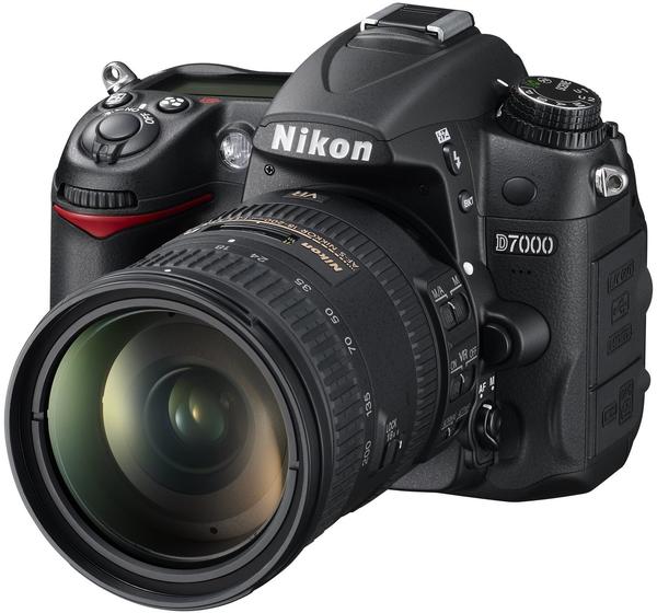 Nikon D7000 + AF-S DX 18-200mm ED VR II