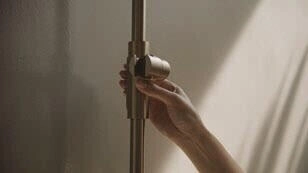 Hansa Aurelia Duschsystem mit Thermostat, Bronze gebürstet (4719911381) – Vielseitige Strahlvarianten für unterschiedliche Duschbedürfnisse