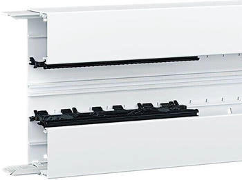 Hager Br&uuml;stungskanal-Unterteil Profil Einbau PVC 68x210mm OT80mm verkehrswei&szlig; 2m (BRN6521019016)