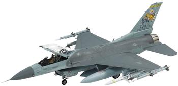 Tamiya F-16CJ Fighting Falcon mit Zurüstteilen