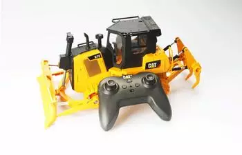 Carrera RC RC CAT D7E Track Type Tractor (37025002)
