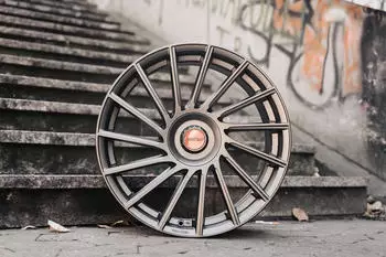 MoTec Tornado 8.5x19 5/112 ET45 (verschiedene Farben)