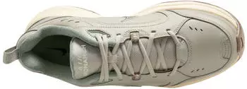 Nike Air Monarch IV light bone/sanddrift/spruce aura – Rutschfester Halt auf verschiedenen Untergründen