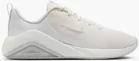 Nike FZ1689-111, NIKE Bella 7 Fitnessschuhe Damen 111 - sail/metallic silver-photon