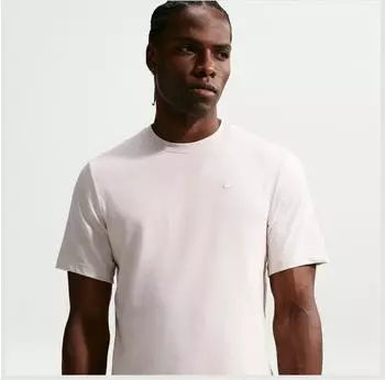 Nike Primary vielseitiges Dri-FIT Kurzarm-Oberteil f&uuml;r Herren (DV9831)