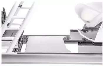 Thermaltake Sim Rig Floor Snow White – Durchdachte Ergonomie für wechselnde Sitzpositionen