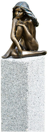 Rottenecker Bronze-Figur Demi auf Granit