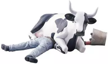 Cowparade Ni Mu - Kuh sitzt auf Mann, Medium (47811)