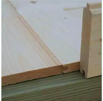 Alpholz Holzfu&szlig;boden mit Fundamenth&ouml;lzer Sockelleisten 18mm naturbelassen 6m&sup2;