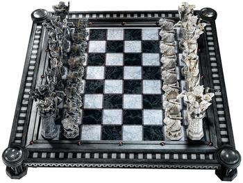 NOBLE Warner Bros Final Challenge Chess Set
