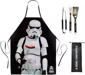 Mad Monkey Original Stormtrooper BBQ-Set 4-teilig mit Sch&uuml;rze, Grillzange, Gabel & Spachtel