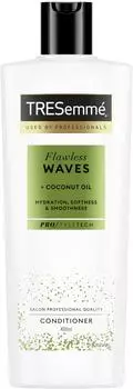 TRESemmé Flawless Waves balsamo idratante per capelli mossi e ricci 400 ml