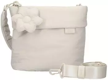 Zwei Hannah (HA8WHI) white