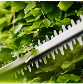 Gardena EasyCut Heckenschere 55/18V P4A Set (14735-20) – Gardena EasyCut Heckenschere 55/18V P4A Set (14735-20) für präzisen Formschnitt in Ihrem Garten