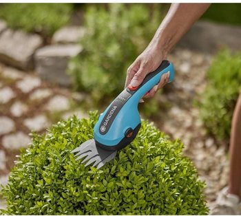 Gardena Akku-Gras- und Strauchschere ClassicCut Li (09885-30) – Kraftvolle Leistung für saubere Schnitte