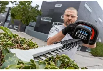 Bosch Akku-Heckenschere GHE 18V-60 – Ergonomisches Design und geringes Gewicht