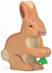 Holztiger Hase mit Karotte