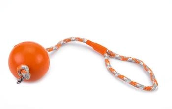 Beeztees Hundespielzeug Ball mit Kordel massiv orange