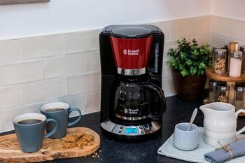 Russell Hobbs Colours Plus+ Flame Red – Präzise Dosierung durch Wasserstandsanzeige und Schwenkfilter