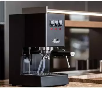 Gaggia Classic Evo Schwarz – Präzise Wasserdosierung dank Magnetventil-Steuerung